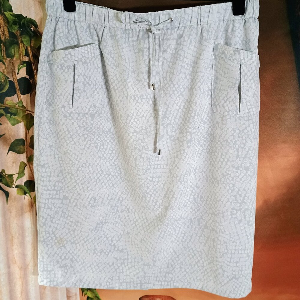 NWT Calvin Klein L Gray & White Snake Print Stretch Drawstring Pocket Skirt